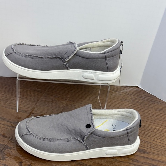 Vionic Seaview Gray Slip-On Sneakers Size 8 Men’s